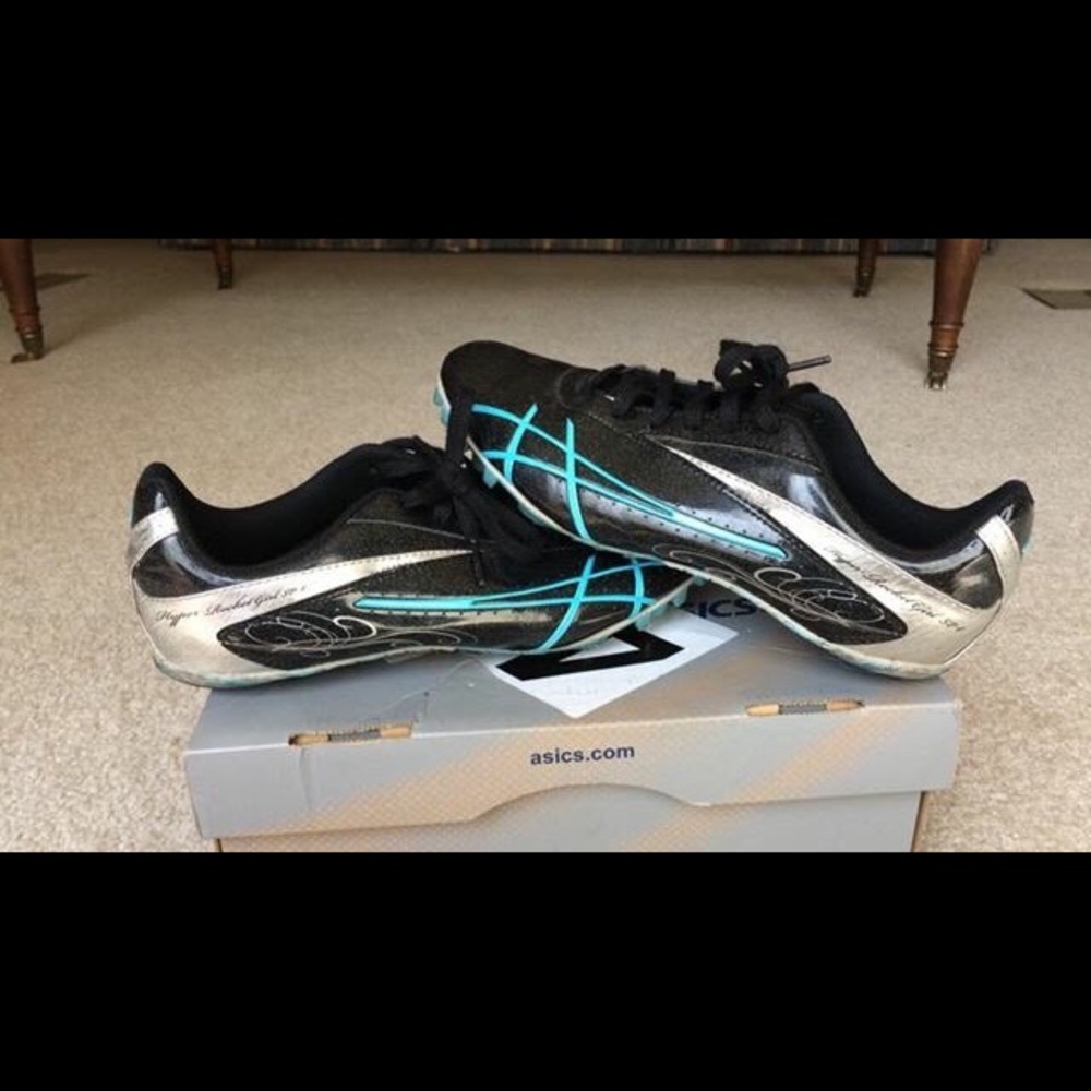 ASICS women track spikes
